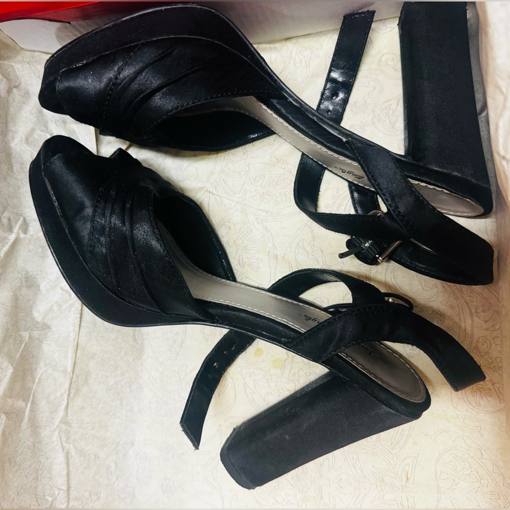 American Eagle Outfitters Black Strappy Heels in 25.5